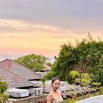 허니문이 <b>화보</b>급? ‘윤정수’원진서, 군살 없는 비키니 자태