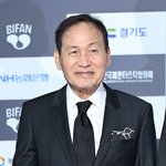 ‘<b>혈액</b>암 투병’ 안성기 심정지 입원 후 고비 넘겼나? 아들 美서...