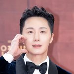 [현장포토] "미소가 <b>스윗</b>"…정일우, 로맨틱 볼하트