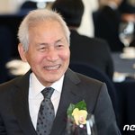 [단독] '혈액암 <b>투병</b>' 안성기, 건강 악화 병원 이송…"美서...