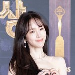 [현장포토] "레드카펫 밝힌다"...<b>한지민</b>, 우아한 하트