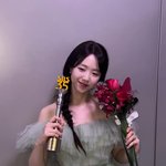 “정말 특별한 한 해였습니다”…<b>지예은</b>, 벅찬 감동→감사로 채운 트로피...