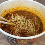 <b>틈새</b>김치라면 먹으라니까;