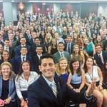 <b>이사진</b> 좀 무섭네