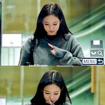 제니 얼굴 진짜 작다..