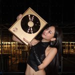 제니 <b>골디</b> 인증샷 이쁘다