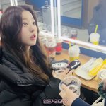 장원영 <b>두</b>쫀쿠 선물 받으니깐