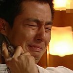 이상하다 입에 <b>주먹</b> 넣는 거 분명히 봤는데