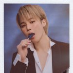 <b>색감</b> 있는 옷이 유독 잘 받는 듯한 남돌