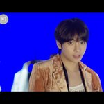 <b>뷔</b> 눈 크지않냐