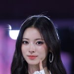 <b>비주얼</b>에 비율까지 사기캐인 5세대 여돌