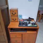 [구신원력돈] 쓰레기모으는 원목 <b>책상</b>