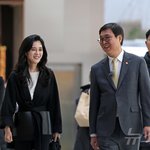 최휘영·이부진, 더현대서울 찾았다…외국인 관광객 직접 환대