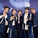 방탄보다가 <b>엑소</b>보니까 개잘생김