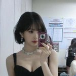 ‘크러쉬’ 조이, 거울 셀카로 뽐낸 <b>볼륨</b>감…청순 글래머 정석 [DA]