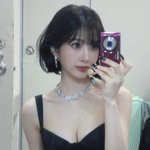 ‘크러쉬’ 레드<b>벨벳</b> 조이, 역대급 드레스 몸매..리즈 경신