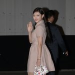 퀸해린이 <b>인사</b>를 건넵니다