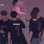 SM콘서트에서 몰래 인사하는 쇼타로<b>지젤</b>