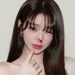 아이브 장원영, 코피가?... <b>장난기</b> 가득한 셀카 공개에 깜짝