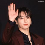 진짜 너무 좋다, 저 미모에 버건디 <b>수트</b>라니...