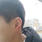 언냐<b>들</b> 띠니 귀뚫었긔