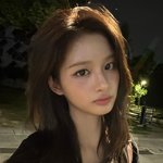 <b>설윤</b> 정도면 하얀 편이야?