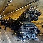 고속도로서 7중 <b>추돌</b> 사고. 10대등 3명 부상