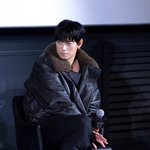 볼때마다 <b>신기</b>한 미남 배우의 다리 꼬기