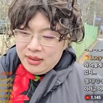 <b>여왕</b>이 지나가면 쳐다보기 마련