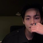 방금 이사한 새 집에서 처음 <b>라이브</b> 킨 뷔 얼굴폼