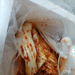 이 김치는 어떻게 먹으라고 준건지.