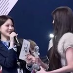 장원영 진심으로 좋아하는 듯한 <b>방지민</b>