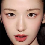 안유진 <b>톰포드</b> 진짜 잘어울린다