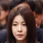 얼굴 손대지<b>마라</b>