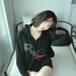 레드벨벳 조이, 팔처럼 얇은 <b>젓가락</b> 각선미..원래 말랐는데 독하게...