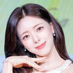 <b>솔로</b>로 첫 데뷔하는 아이돌의 미모 수준