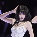 <b>베일</b>로 얼굴 가리고 콘서트 진행한 여돌