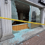 [속보] 스타벅스로 차량 돌진 2명 <b>병원</b> 이송