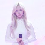 진지하게 이 날 <b>카리나</b>는 신이 맞음