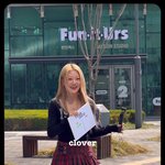 노상에서 데뷔 홍보중인 언차일드 나하은