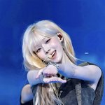 윈터 <b>만우절</b> 사진 개이쁘다