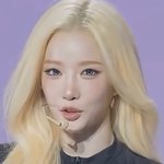 뭐임?<b>김유연</b> 탈색했는데