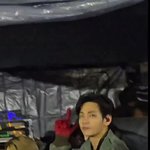 뷔 저화질 폰카에서 이목구비 봐봐