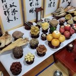 <b>니</b>한테 밥차려줘야지 상다리 부러지도록