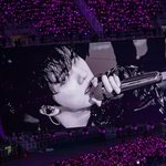 진 전광판에 나온 <b>얼굴</b> <b>진심</b> 잘생겼다