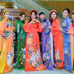 베트남 아오자이 축제와 불꽃 놀이