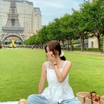 하얀색 민소매 레이스 블라우스 몇개 더 <b>사고</b>싶다