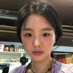 이사람 <b>눈화장</b> 아예 안한것같음?