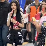 야여ㅑㅇ들아 나 오늘 아일릿개가까이서봣거든?? 봐봐