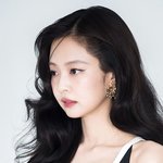 <b>제니</b> 오늘 샤넬 쇼 얼굴 왜 이럼